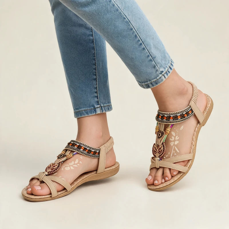 Belleva open teen sandalen – Abrikoos, gedragen door model