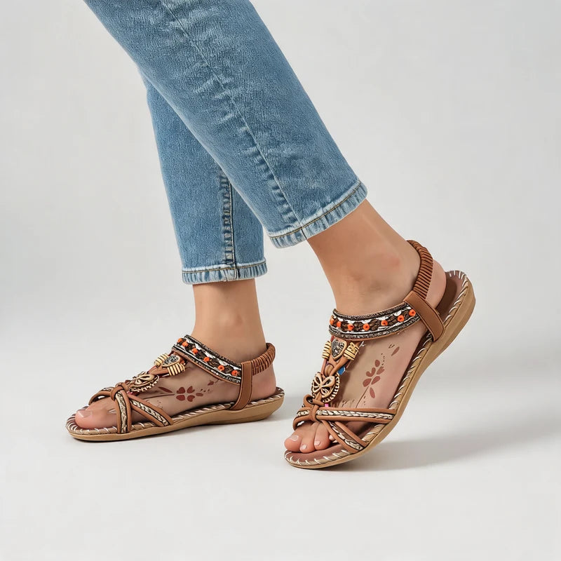 Belleva open teen sandalen – Hemp-bruin, gedragen door model