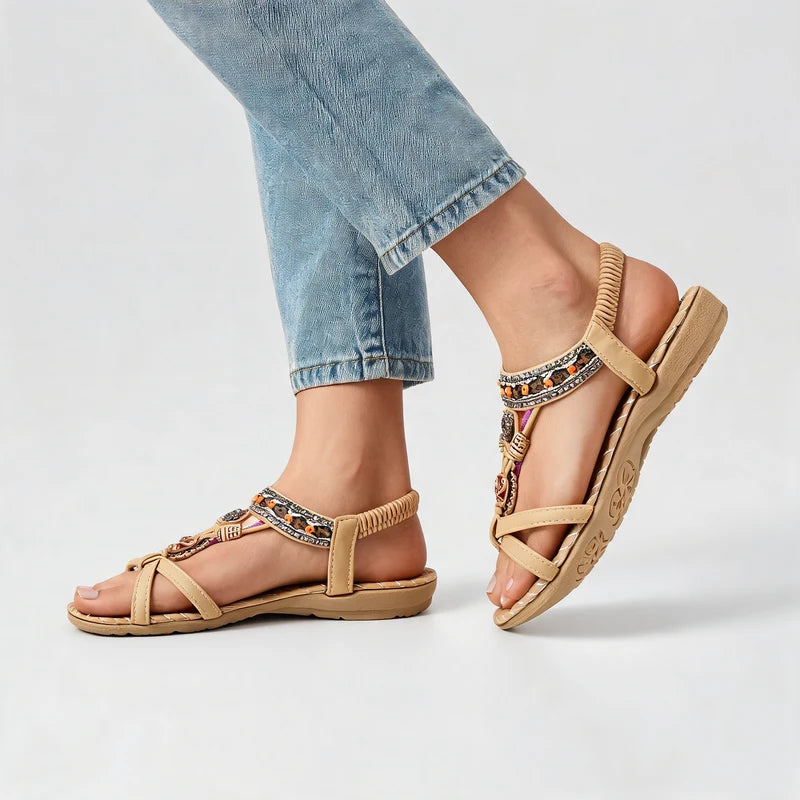 Belleva open teen sandalen – Kurkuma geel, gedragen door model
