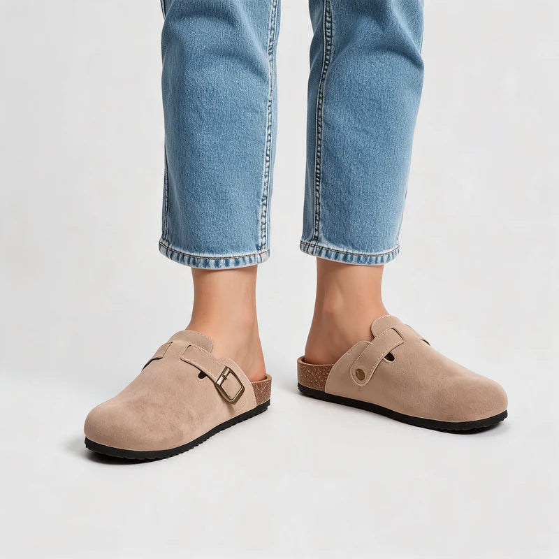 Clogevo lichtgewicht comfort clogs – Beige, gedragen door model