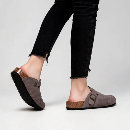 Clogevo lichtgewicht comfort clogs – Grijs, gedragen door model