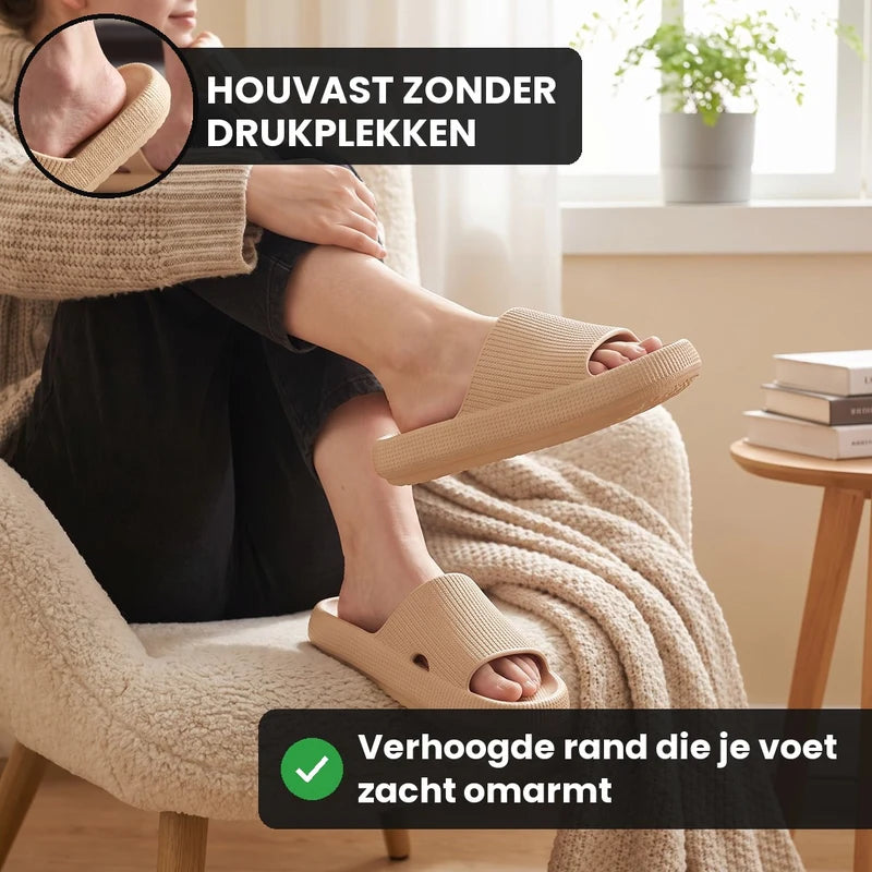 HappySlides comfortslippers – Beige, lifestyle op straat