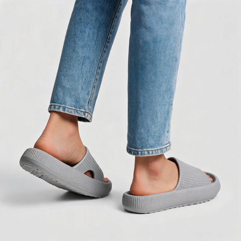 HappySlides comfortslippers – Grijs, gedragen door model