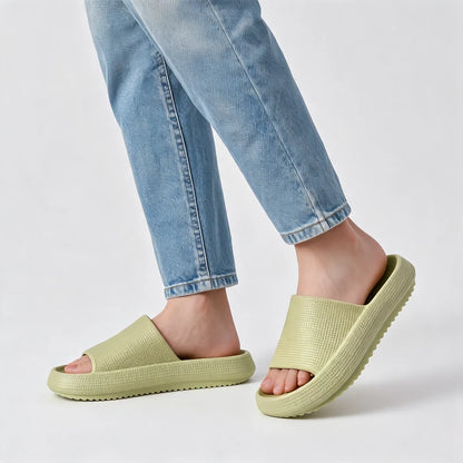 HappySlides comfortslippers – Groen, gedragen door model