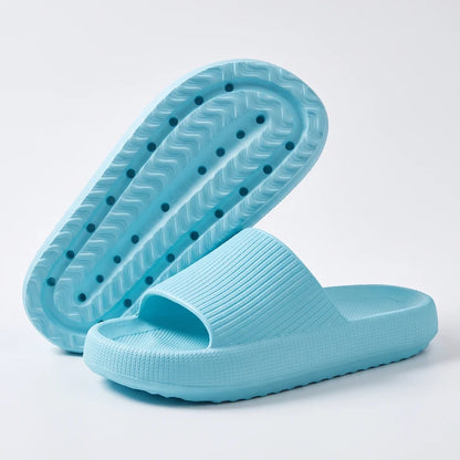HappySlides comfortslippers – Lichtblauw, zijaanzicht en zool