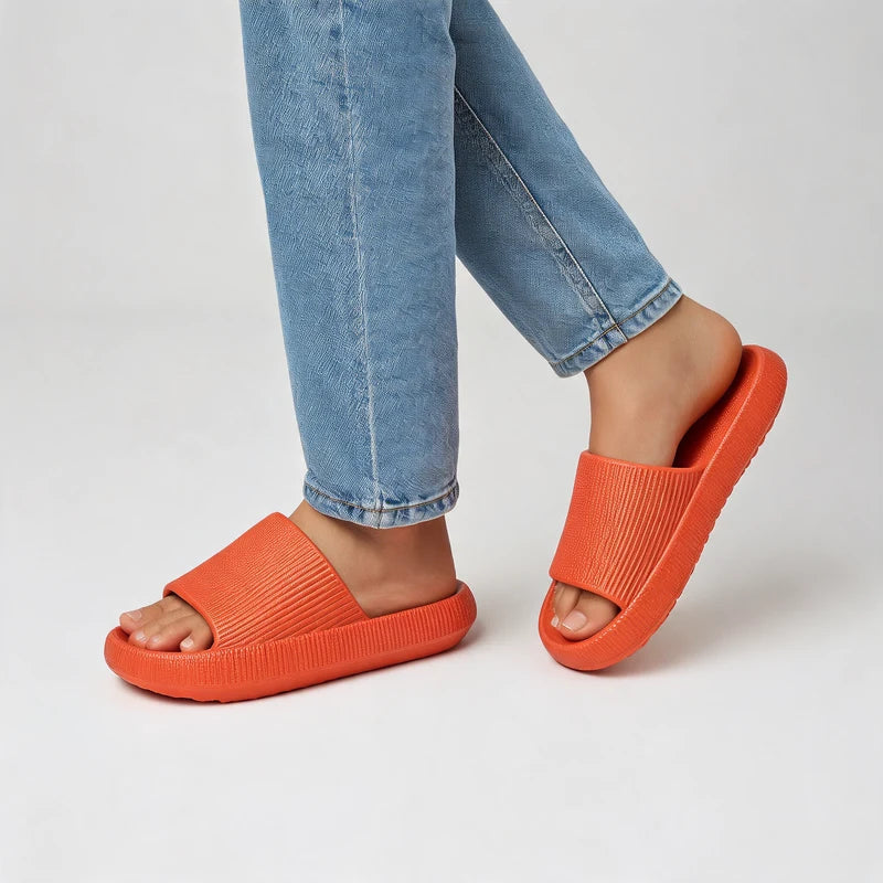 HappySlides comfortslippers – Oranje, gedragen door model