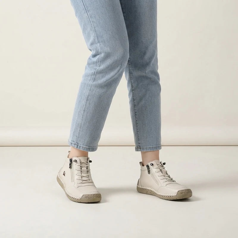 MayFit Zip comfortsneakers – Creme, gedragen door model