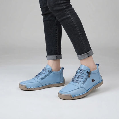 MayFit Zip comfortsneakers – Lichtblauw, gedragen door model