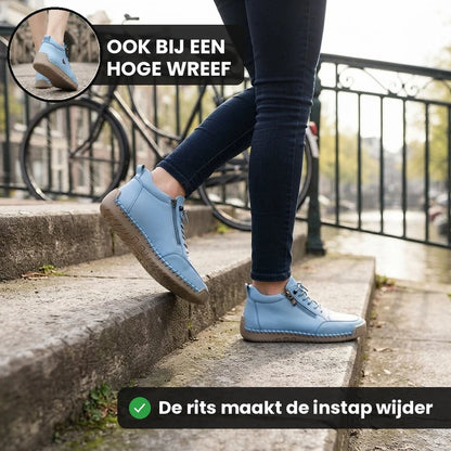 MayFit Zip comfortsneakers – Lichtblauw, lifestyle op straat