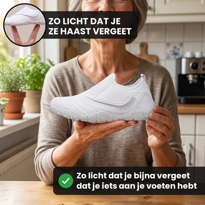 Natueva lichte & flexibele barefoot schoenen – Wit, lifestyle op straat