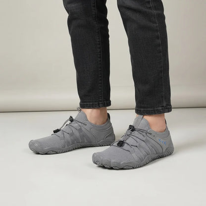 Natustep anatomische sneakers – Grijs, gedragen door model