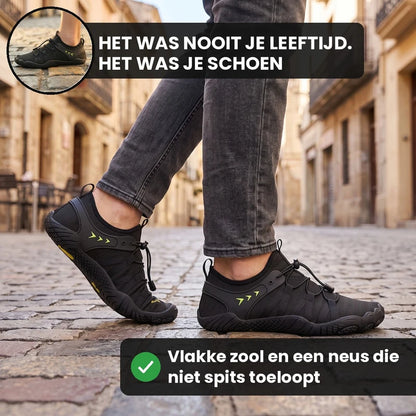 Natustep anatomische sneakers – Zwart, lifestyle op straat