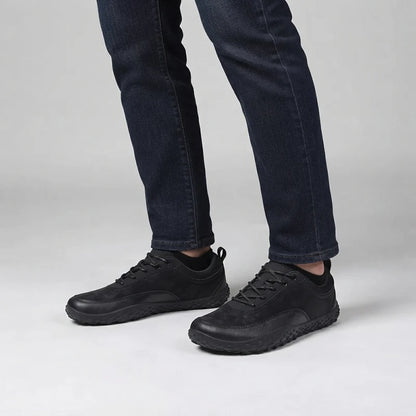 Nordevo waterafstotende schoenen – Zwart, gedragen door model
