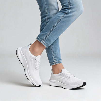 OrthoWide orthopedische comfortsneakers – Wit, gedragen door model