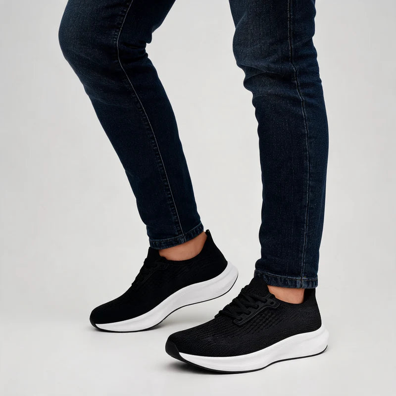 OrthoWide orthopedische comfortsneakers – Zwart, gedragen door model