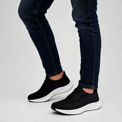 OrthoWide orthopedische comfortsneakers – Zwart, gedragen door model