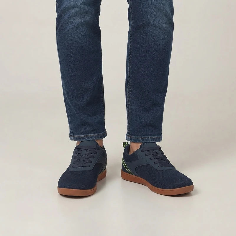 Ruimeva ruimeva: ademende damessneakers – Donkerblauw, gedragen door model