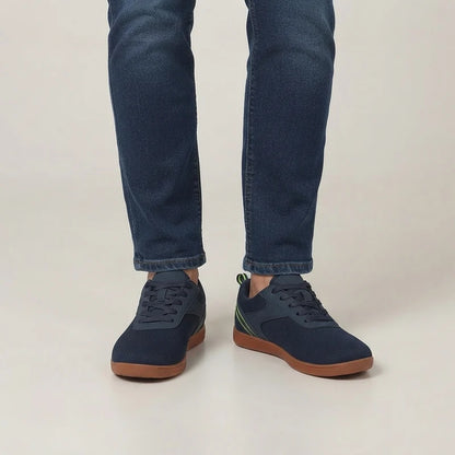 Ruimeva ruimeva: ademende damessneakers – Donkerblauw, gedragen door model