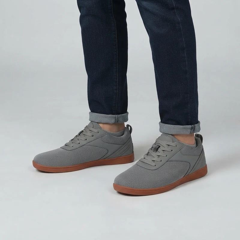 Ruimeva ruimeva: ademende damessneakers – Grijs, gedragen door model
