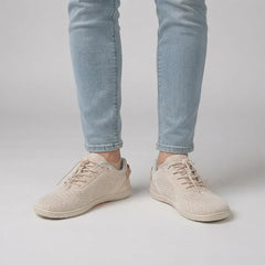 Ruimstep brede comfortsneakers – Beige, gedragen door model