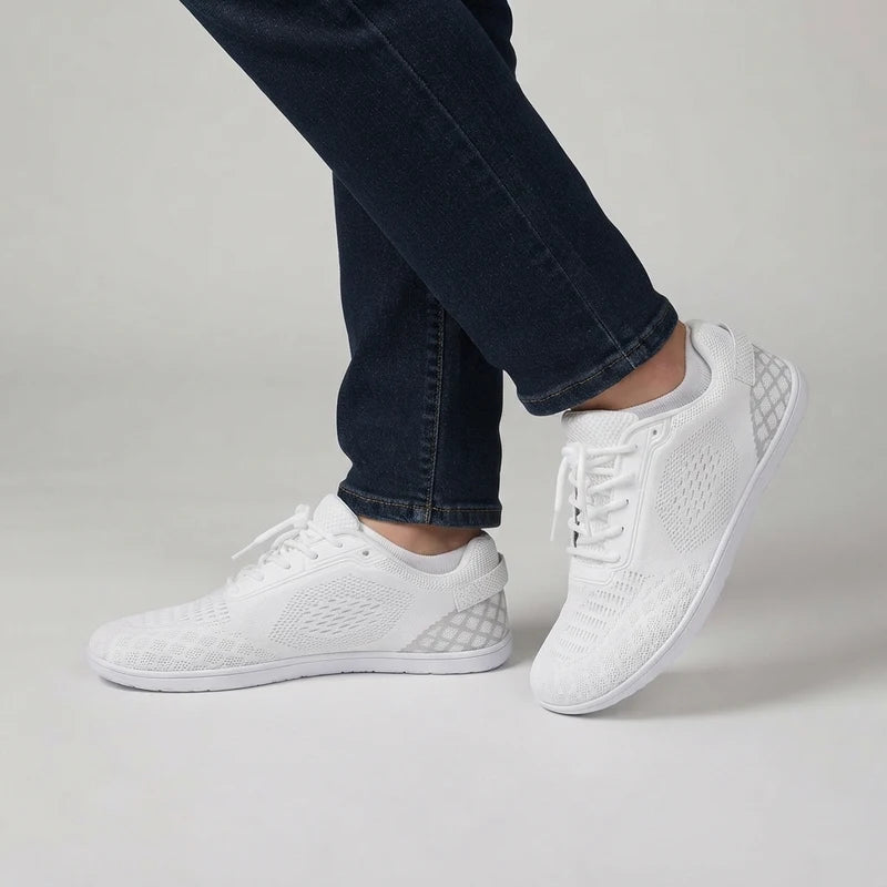 Ruimstep brede comfortsneakers – Wit, gedragen door model