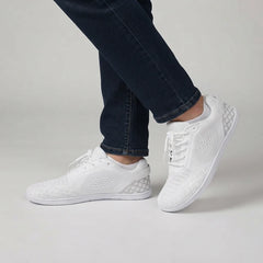 Ruimstep brede comfortsneakers – Wit, gedragen door model
