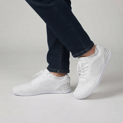 Ruimstep brede comfortsneakers – Wit, gedragen door model