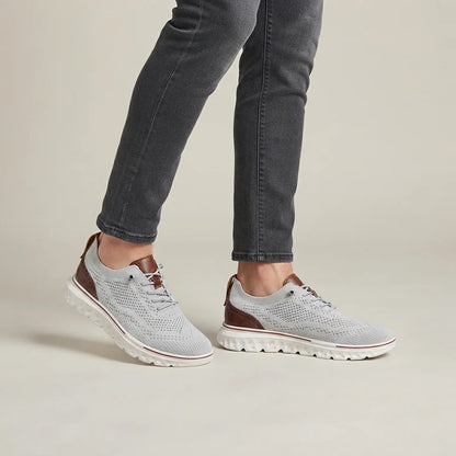 Solevo Mark II lichtgewicht comfortsneakers – Lichtgrijs, gedragen door model