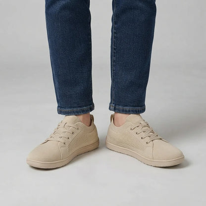 Stapvrij orthopedische comfortsneakers – Beige, gedragen door model
