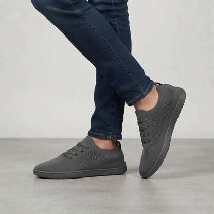 Stapvrij orthopedische comfortsneakers – Donkergrijs, gedragen door model