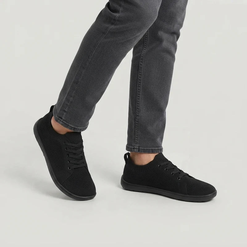 Stapvrij orthopedische comfortsneakers – Zwart, gedragen door model