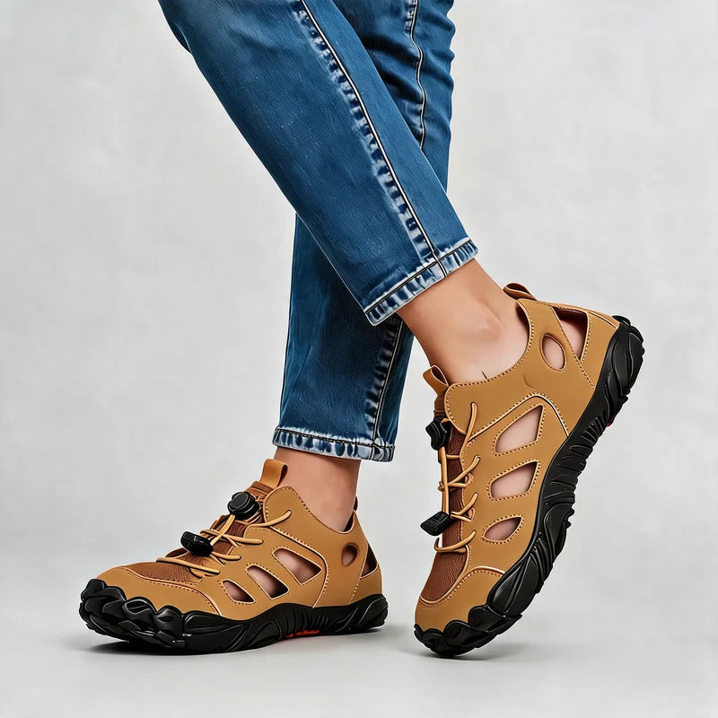 Terrastep terrastep: lichte & ademende barefoot sandalen – Bruin, gedragen door model
