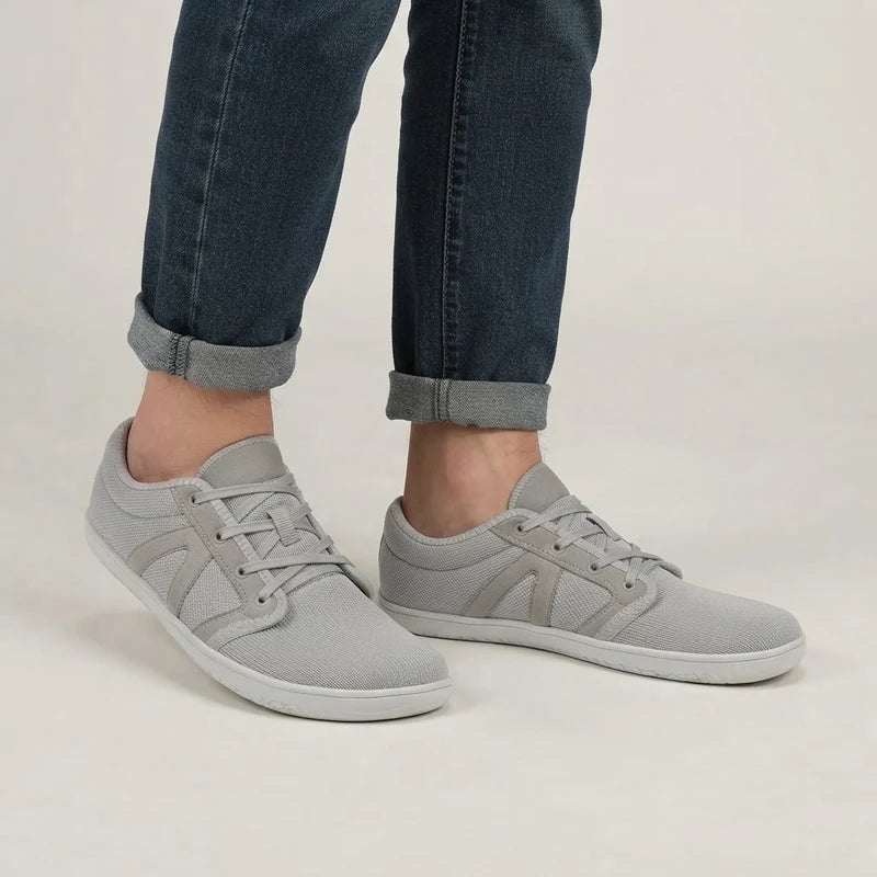 Vrijstep ademende comfortschoenen – Grijs, gedragen door model