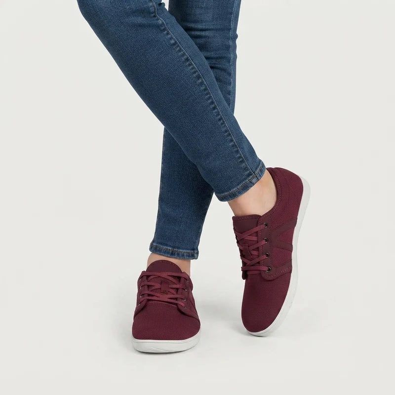Vrijstep ademende comfortschoenen – Rood, gedragen door model