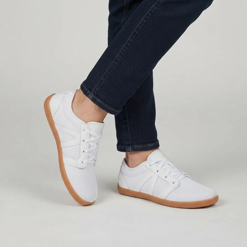 Vrijstep ademende comfortschoenen – Wit, gedragen door model