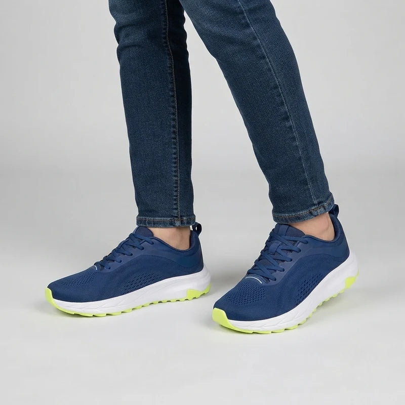 WideFit lichte & ademende comfortsneakers – Blauw, gedragen door model