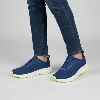 WideFit lichte & ademende comfortsneakers – Blauw, gedragen door model