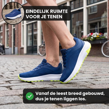WideFit lichte & ademende comfortsneakers – Blauw, lifestyle op straat