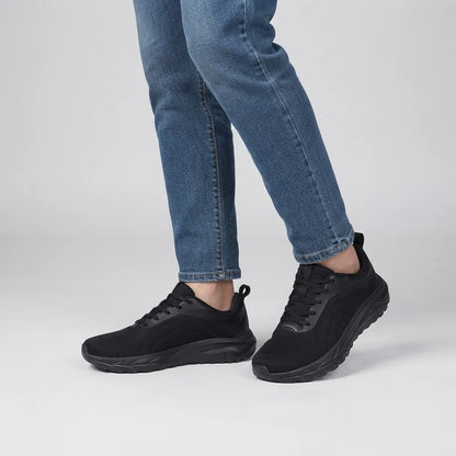 WideFit lichte & ademende comfortsneakers – Zwart, gedragen door model