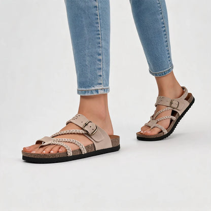 Zomerstep gevlochten leren sandalen – Abrikoos, gedragen door model